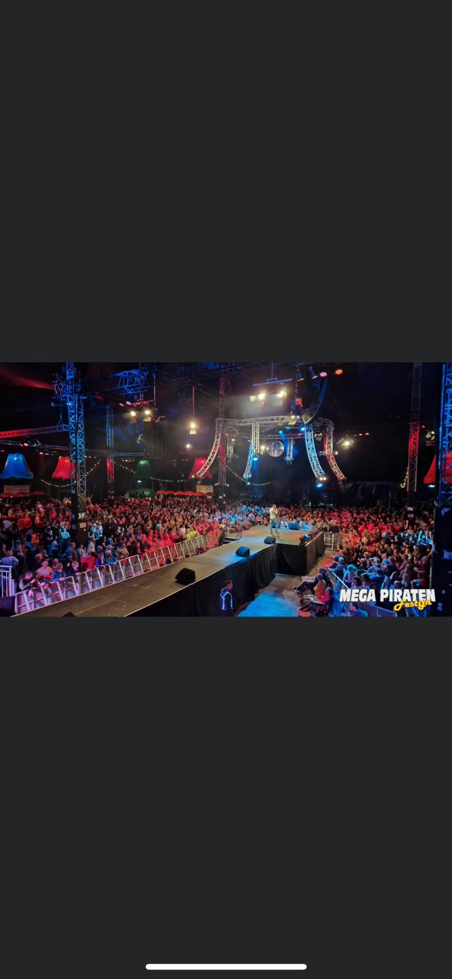 Volle zaal tijdens het Mega Piraten Festijn